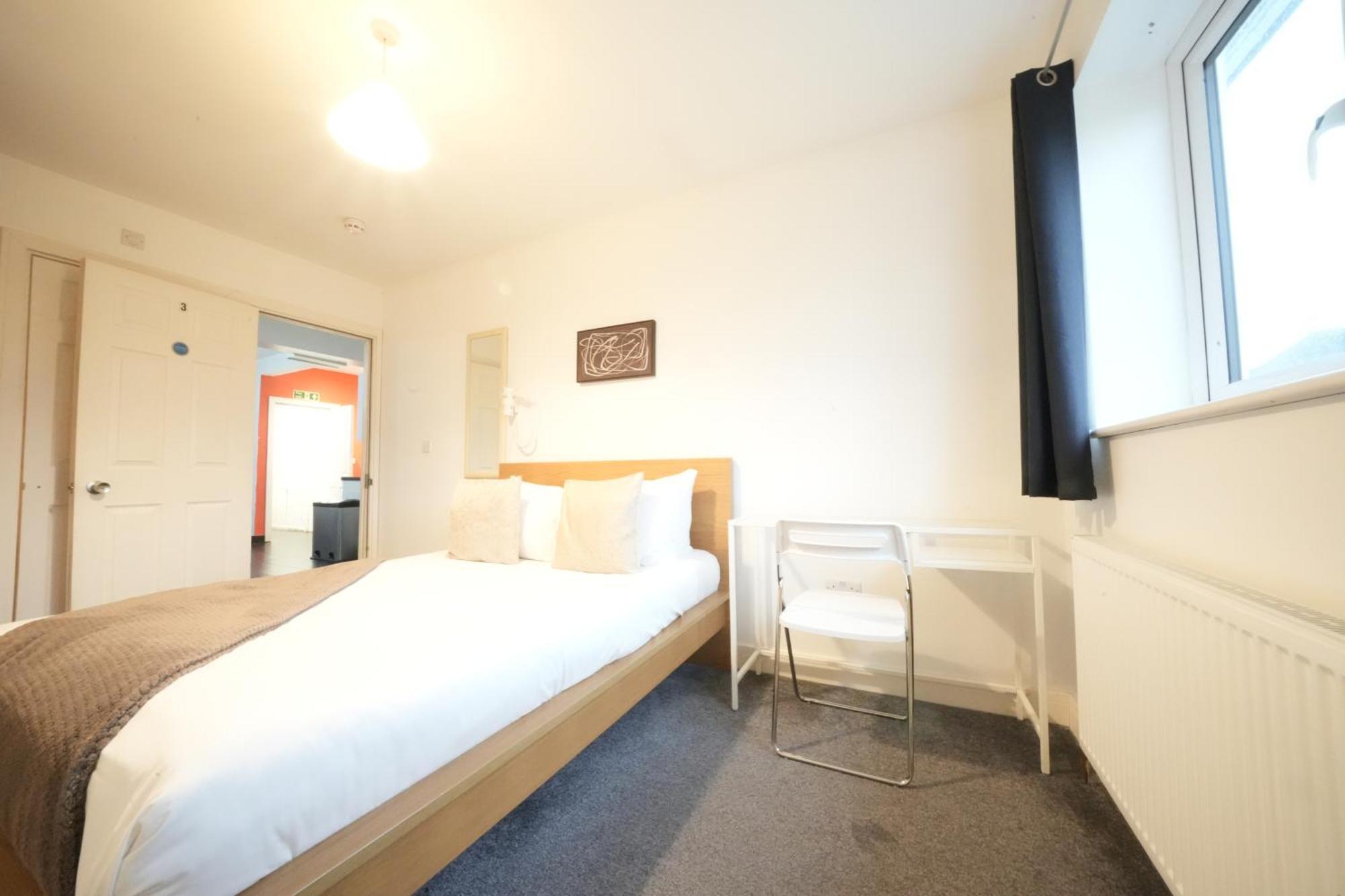Great Airport Sleep Apartment Harmondsworth Exterior photo